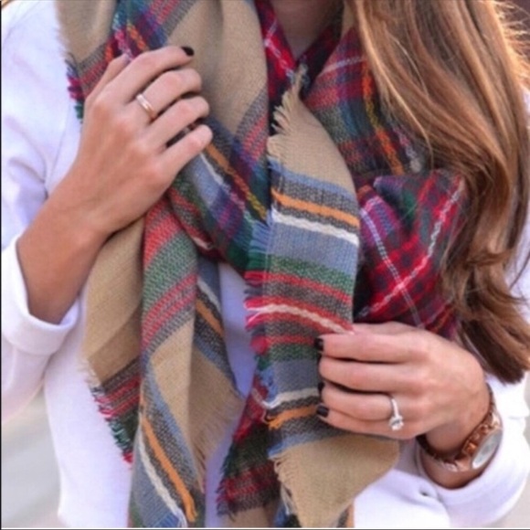 ModCloth bloggers favorite Loch & Key Tartan plaid large blanket scarf - Picture 2 of 8